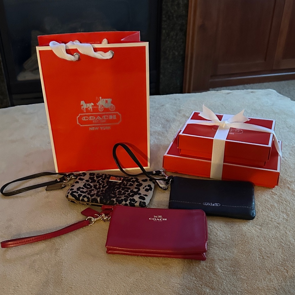 Coach Wristlet Set with boxes and bag